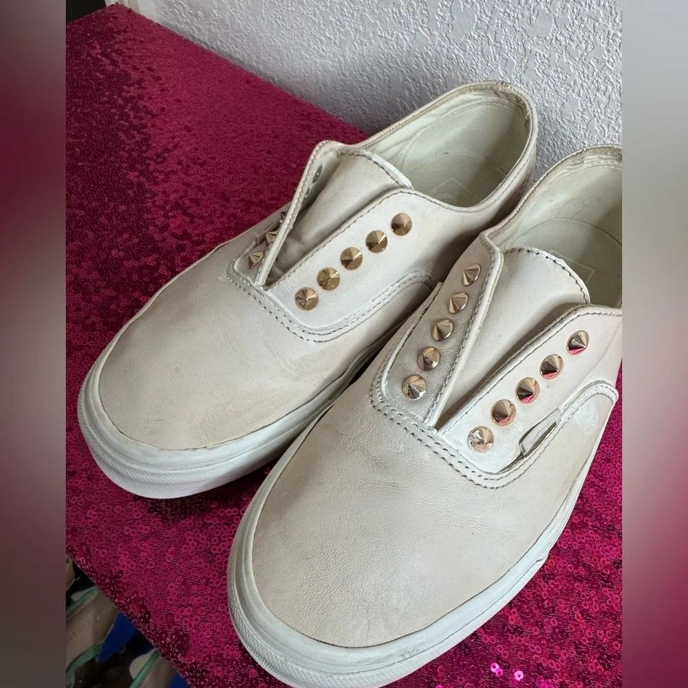 VANS 🌟 Authentic Gore Studs Leather Low Top (Size 8.5 Men’s, Size 10 Women’s)